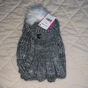 NWT Betsy Johnson Gray/ White Hat, Scarf and Glove Set